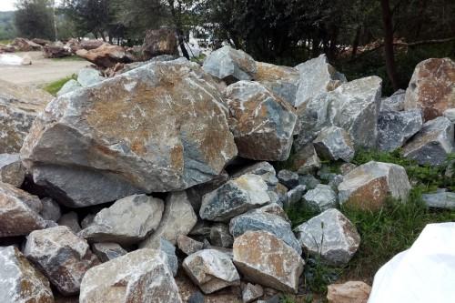 Гранит скальник (серо-зеленый) фр. 500-1500 мм.